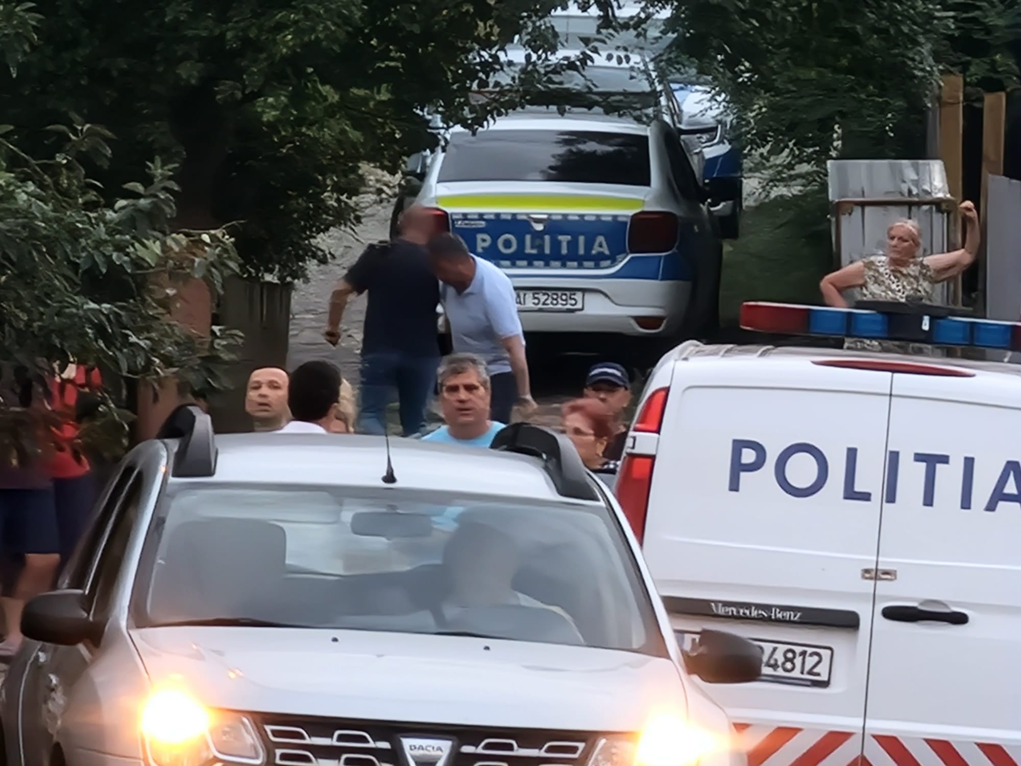 Cinci membri ai unei familii, între care o fetiță de 5 ani, uciși în casa lor, în Argeș. Cine este principalul suspect al crimelor