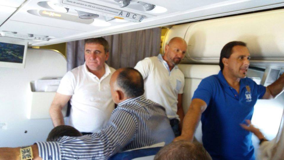 Generația de Aur, întâlnire senzațională la Cardiff. Răducioiu s-a fotografiat cu tatăl lui David Beckham! GALERIE FOTO
