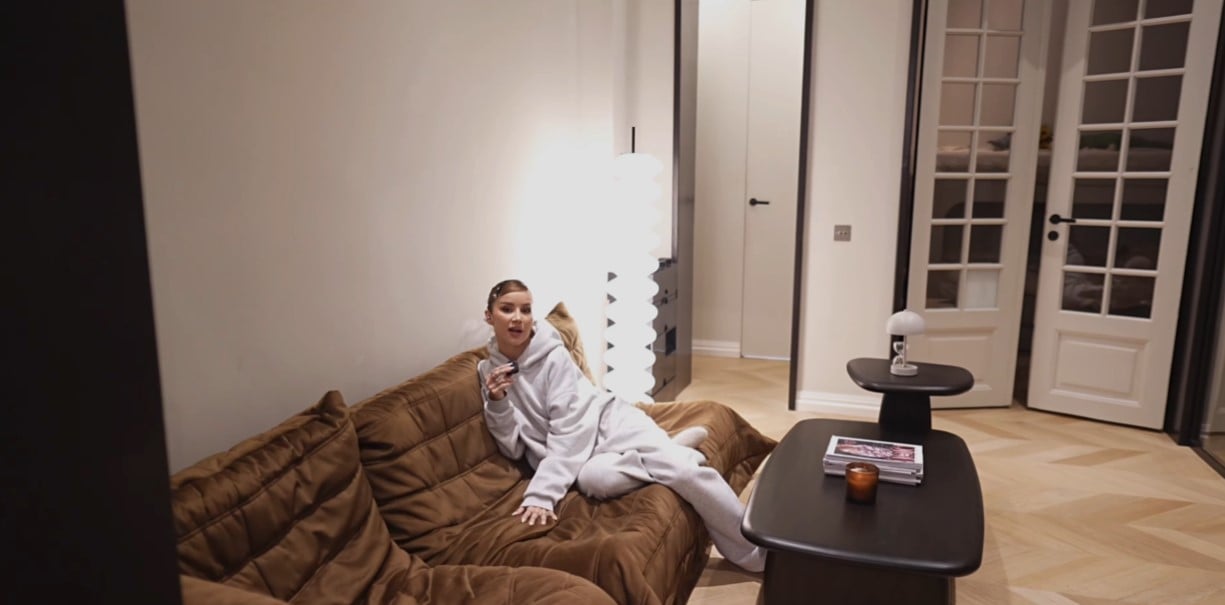 Imagini cu casa din București în care locuiește Alina Ceușan. Sora ei s-a ocupat de design și doar în reviste mai vezi așa ceva