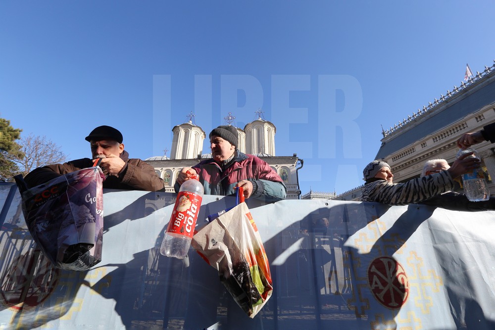 UPDATE. Patriarhul Daniel a oficiat, sâmbătă, slujba Agheasmei Mari la Catedrala Patriarhală / GALERIE FOTO