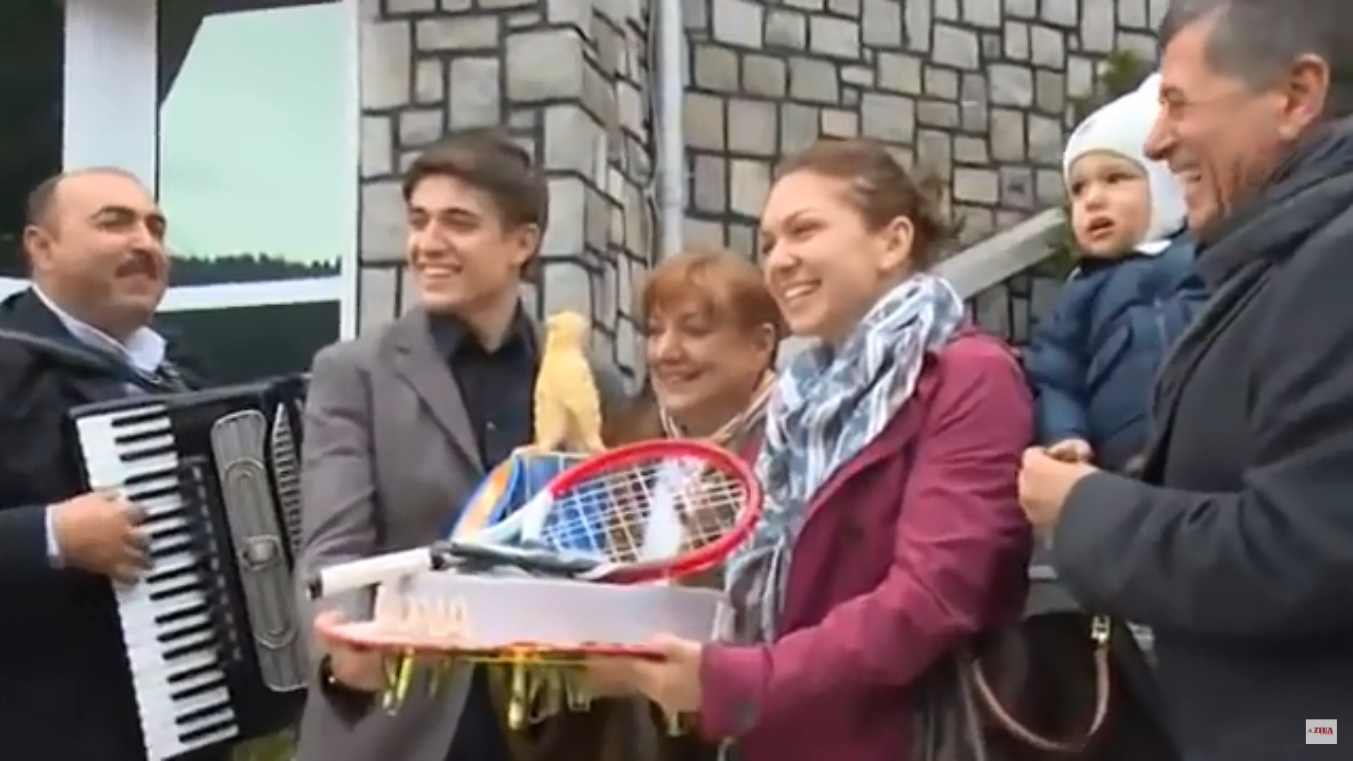 VIDEO | Cine este lăutarul care a animat petrecerea campionilor de la CFR Cluj. Iulian de la Ciocănești le-a cântat unor sportivi celebri: Simona Halep, Ilie Năstase sau Lucian Bute