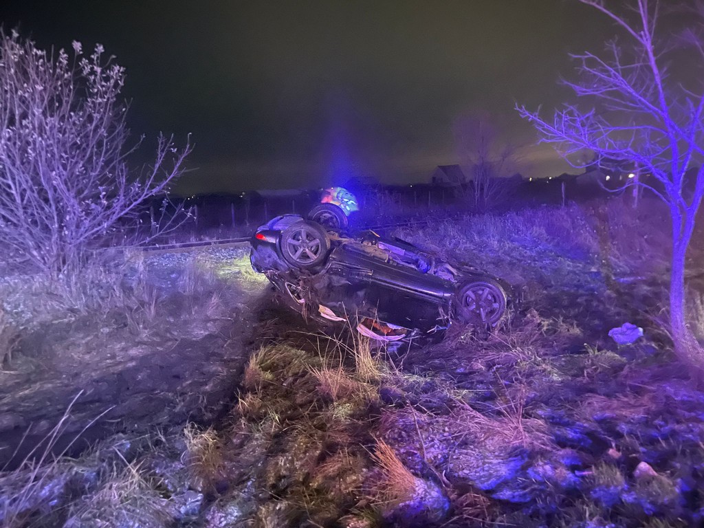 Trei oameni au rămas încarcerați după un accident între două mașini în județul Satu Mare