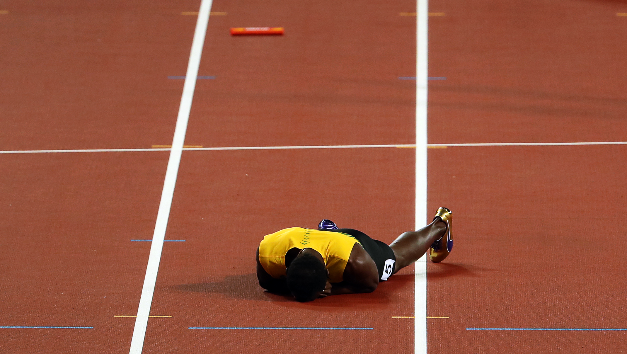 Fiasco Bolt! Marele atlet jamaican s-a accidentat în ultima sa cursă, finala de 4x100 metri de la Mondialele de atletism câștigată de Marea Britanie