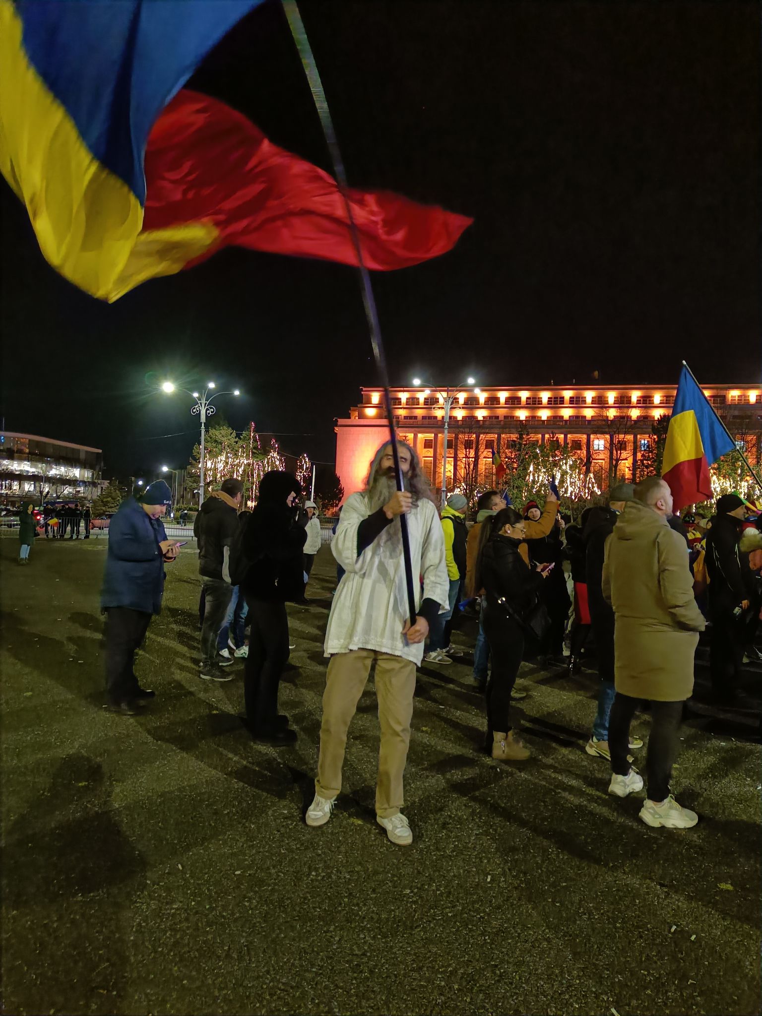Cum își bate joc de toate autoritățile suveranistul Cezar Avrămuță. Dosarul „Stegarului Dac”, restituit la parchet pentru că procurorul și-a depășit competența teritorială