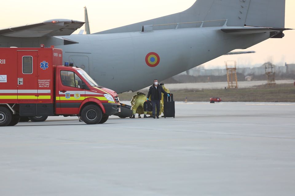 Cum arată avionul militar amenajat pentru a-i aduce în țară pe românii de pe Diamond Princess