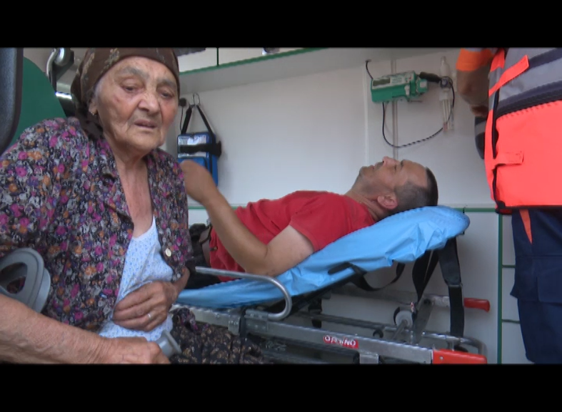 Și-a dat foc la casă, supărată fiind pe cei care o îngrijeau FOTO&VIDEO