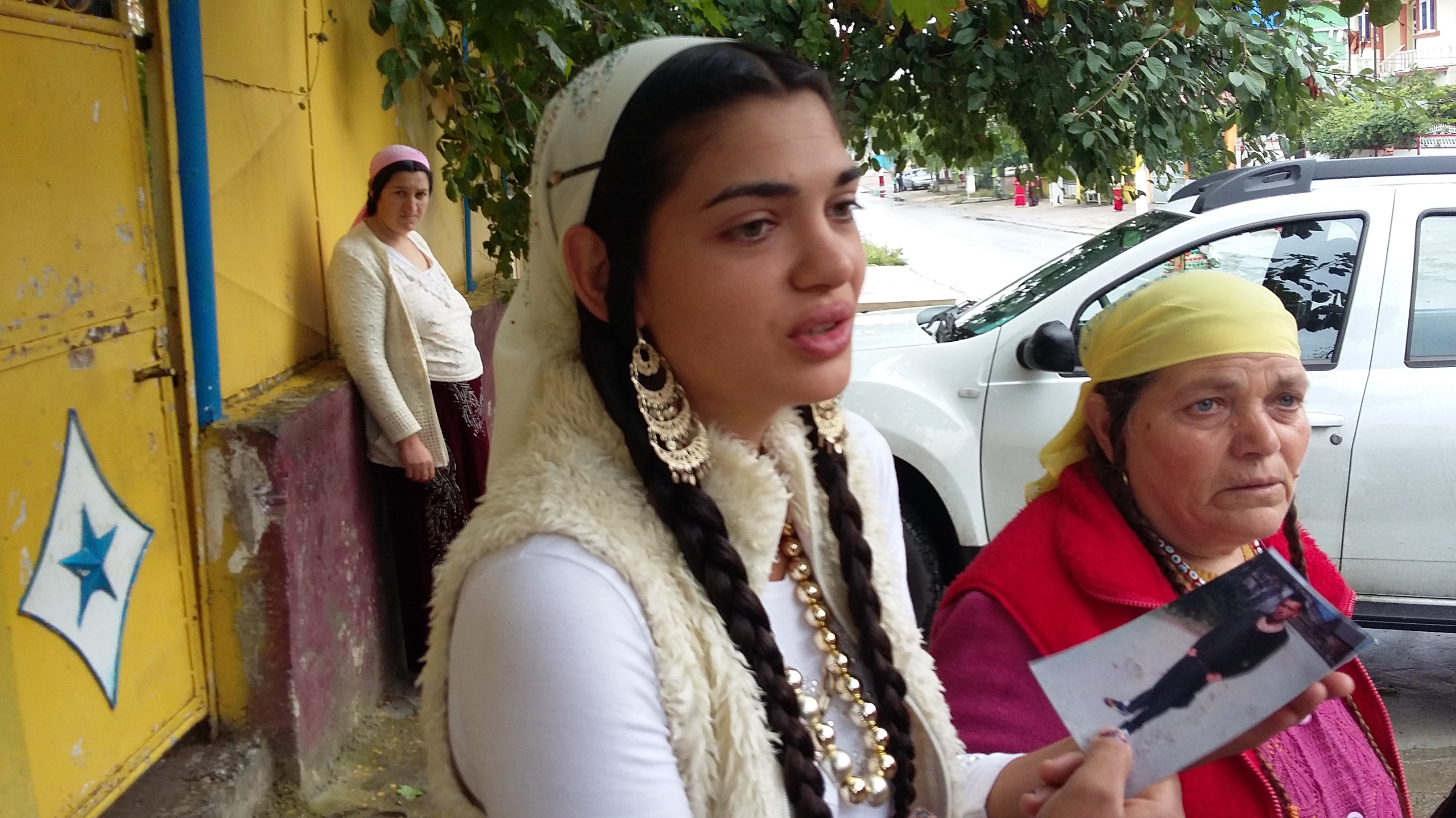 Scandal între romii din Ivești! A drogat-o și a furat-o pe nepoata bulibașei