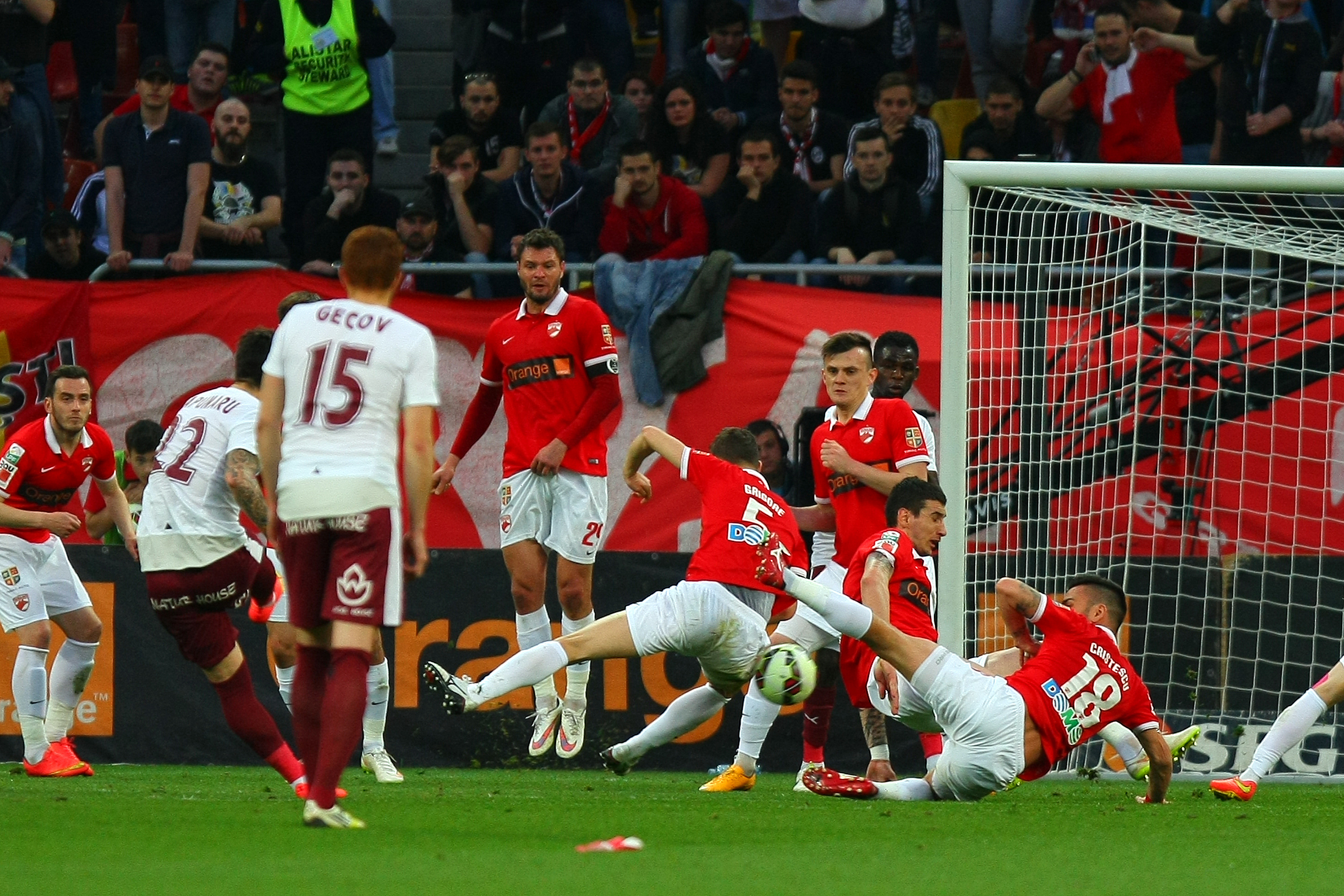 DINAMO - RAPID 2-0. Giuleştenii calcă tot mai apăsat pe drumul spre matineu / VIDEO&GALERIE FOTO