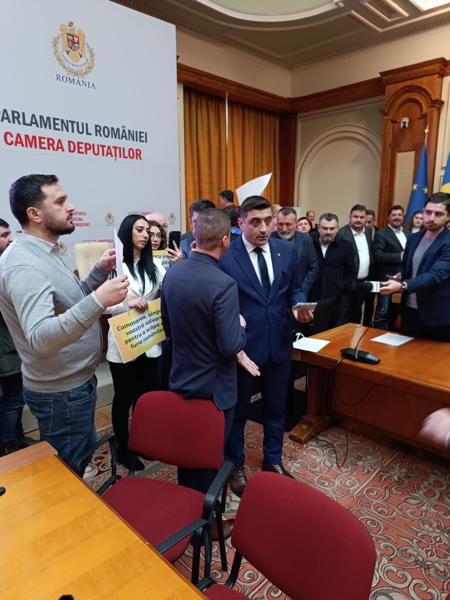 Un nou scandal provocat de AUR în Parlament. George Simion și mai mulți parlamentari au protestat în sălile de ședințe ale PSD și PNL