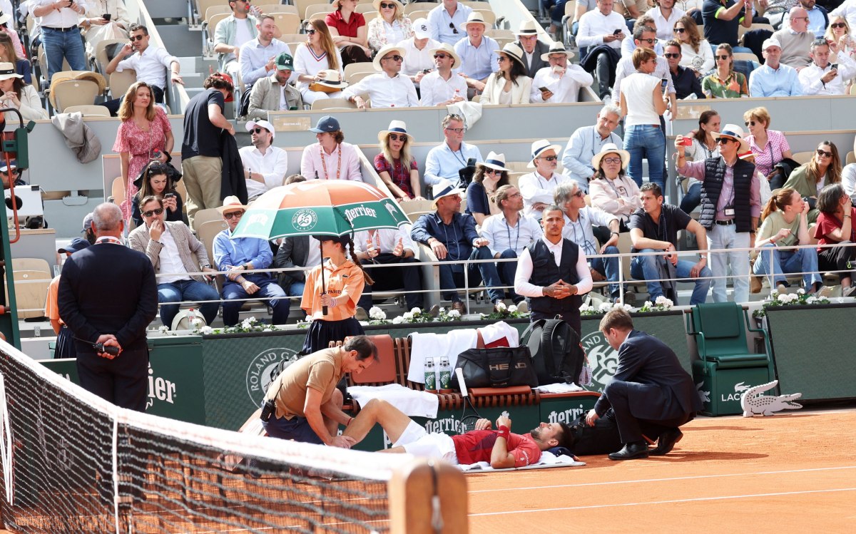 Novak Djokovici s-a retras de la Roland Garros, din cauza unei accidentări, și va pierde locul 1 în clasamentul ATP