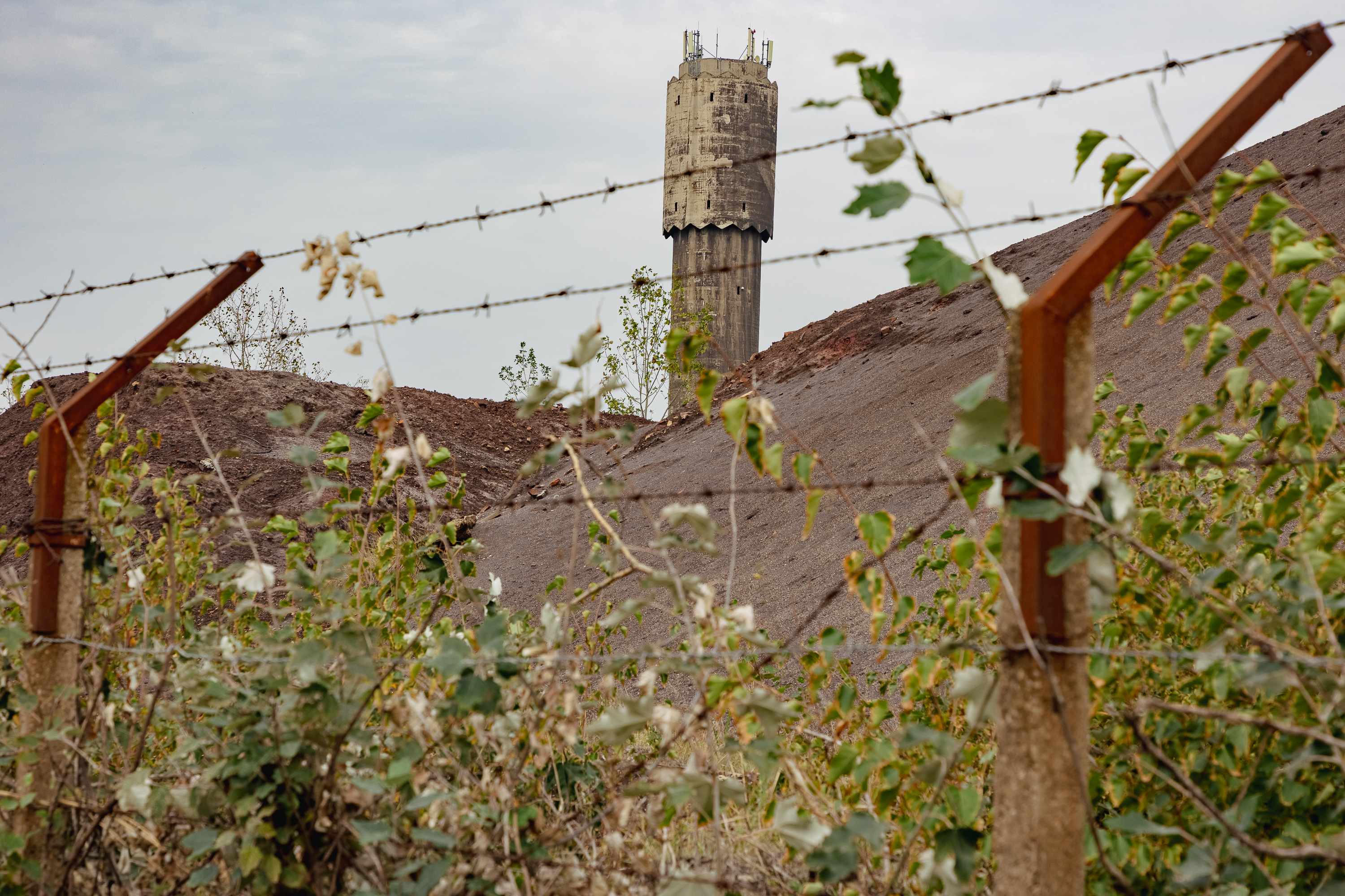 Cernobîlul de la Valea Călugărească, Prahova. Autoritățile și-au dat acordul pentru un mare depozit de gunoi lângă munții de deșeuri industriale. „Roșia Montană se mută la noi!”