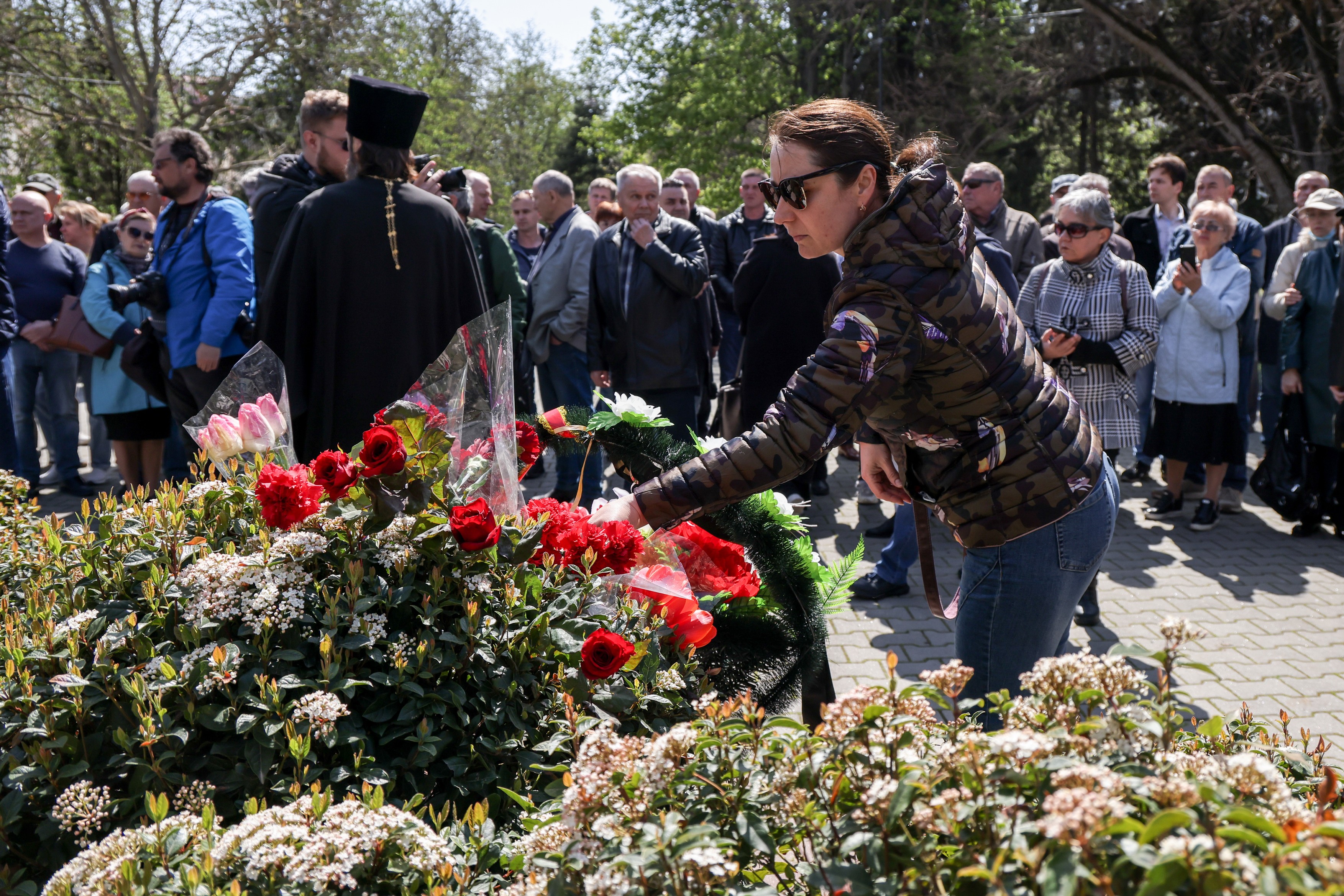 Rușii au organizat o ceremonie pentru a jeli pierderea crucișătorului Moskva: „A fost un simbol al puterii noastre”