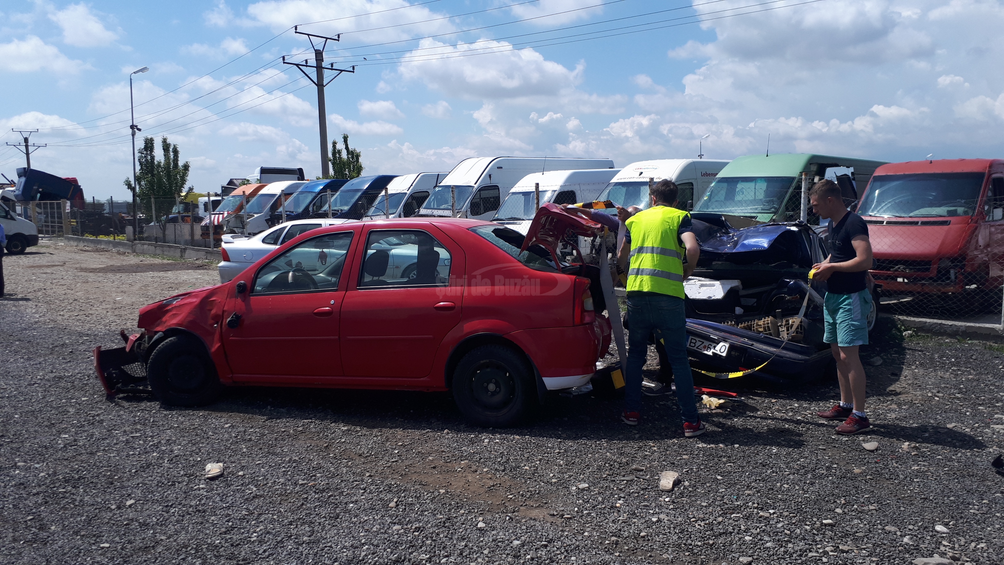 O familie a fost spulberată într-un accident între Râmnicu Sărat și Buzău. Un băiețel, printre cei patru răniți duși la spital
