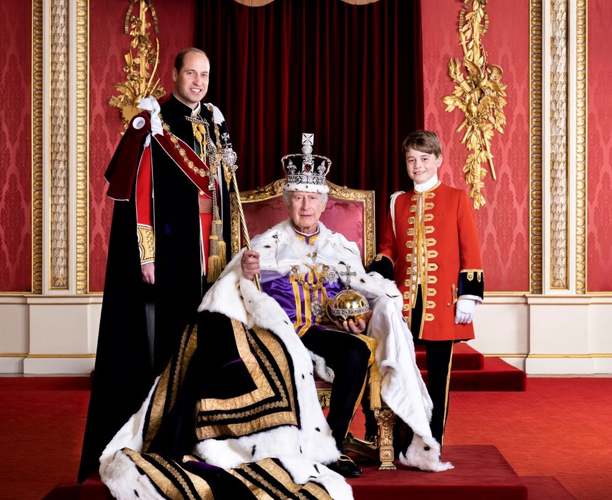 Familia regală britanică a publicat fotografiile pentru felicitările de Crăciun. În ce ipostază au fost surprinși William, Kate și copiii lor. FOTO