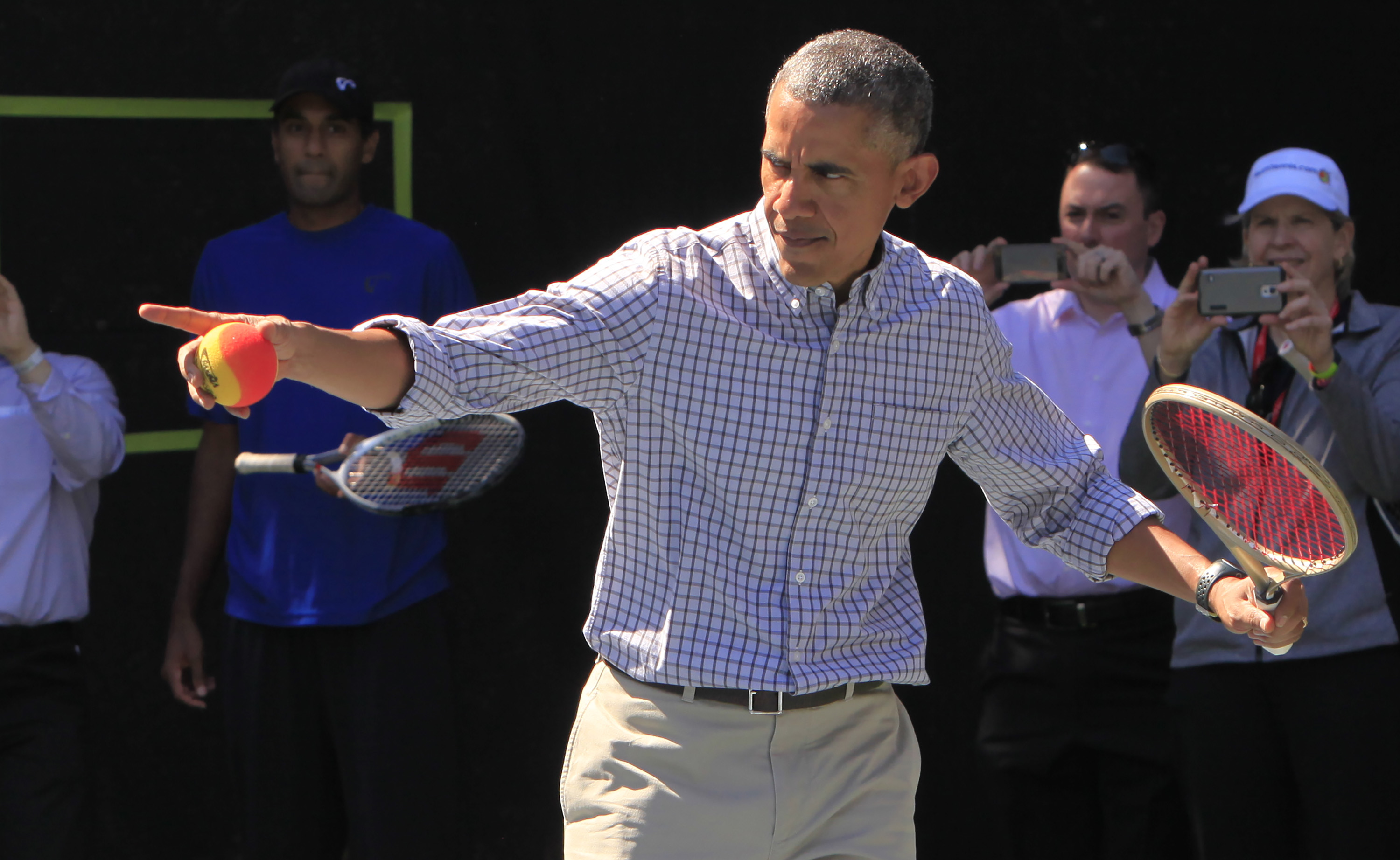 Spectacol la Casa Albă! Barack Obama a jucat tenis cu Caroline Wozniacki, apoi a dat-o pe baschet / GALERIE FOTO & VIDEO