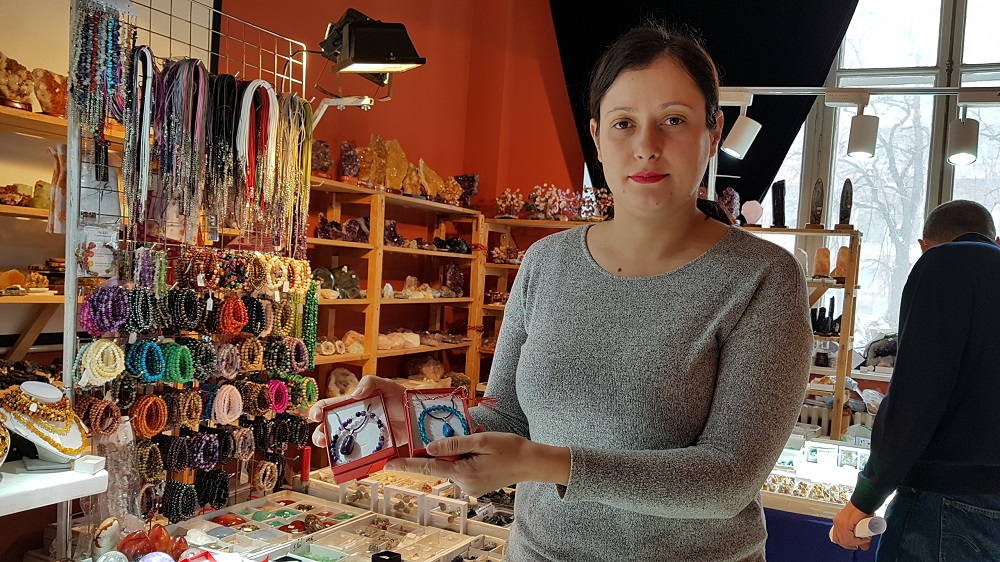 FOTO|Mărțișor de 1.000 de euro la Muzeul Național de Geologie. Are smaralde, safire și rubine