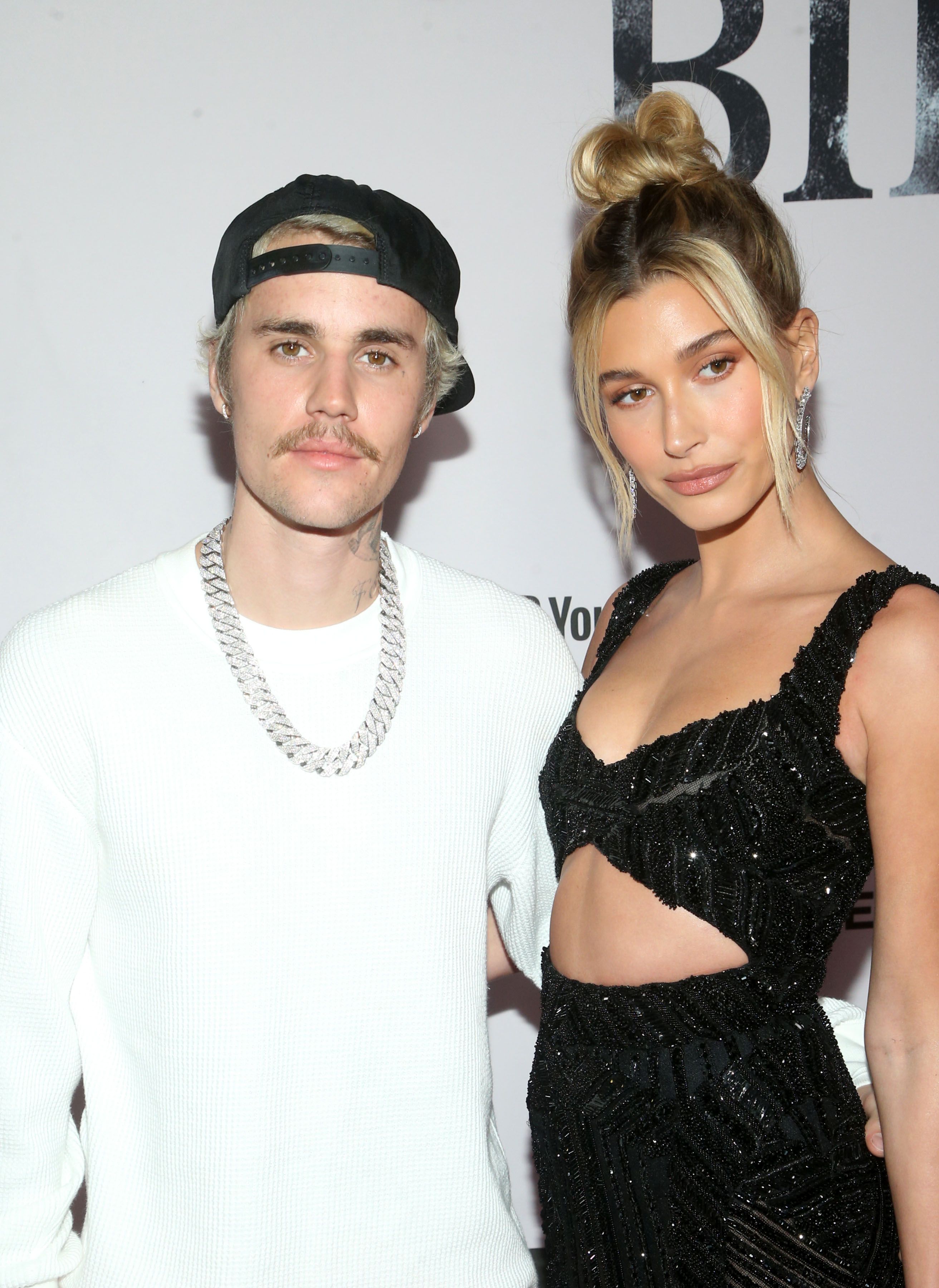 Fanii lui Justin Bieber, îngrijorați de rugăciunea făcută de mama artistului: „Duhule Sfânt, vindecă rana”! Reacția cântărețului