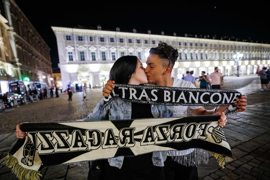 VIDEO | Juventus Torino, campioană a Italiei pentru a noua oară la rând. Imagini rare cu bucuria din vestiar
