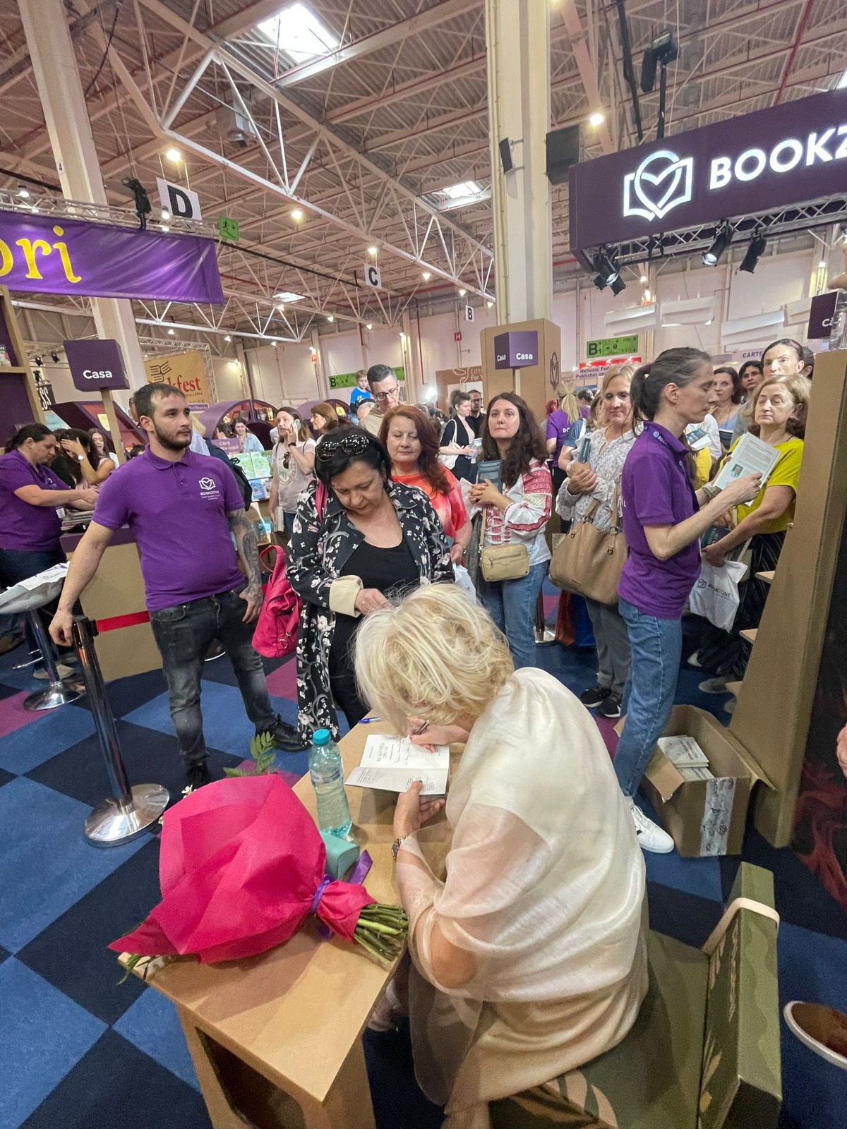 Record de vânzări la Bookfest 2025. Câte cărți s-au vândut doar într-o singură zi