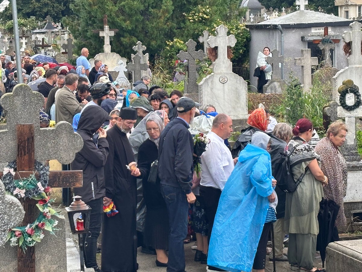 Reportaj de la cavoul Sfântului Preot Mărturisitor și legionar la tinerețe Ilie Lăcătușu, unde Icoana Arhanghelul Mihail, simbolul mișcării, a însuflețit pelerinii