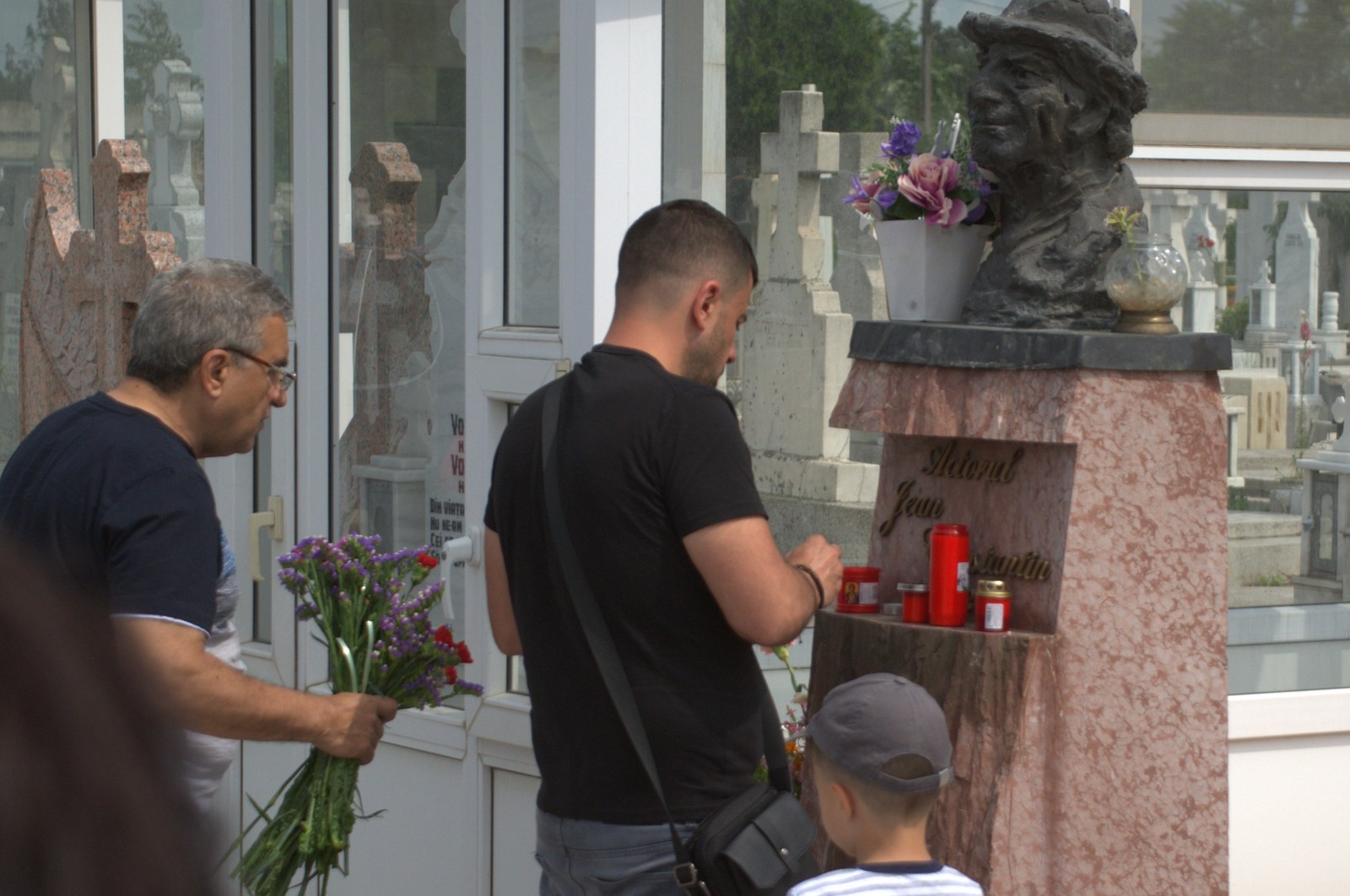 VIDEO. Opt ani de la moartea lui Jean Constantin. Cântărețul Ionuț Galani, la mormântul său