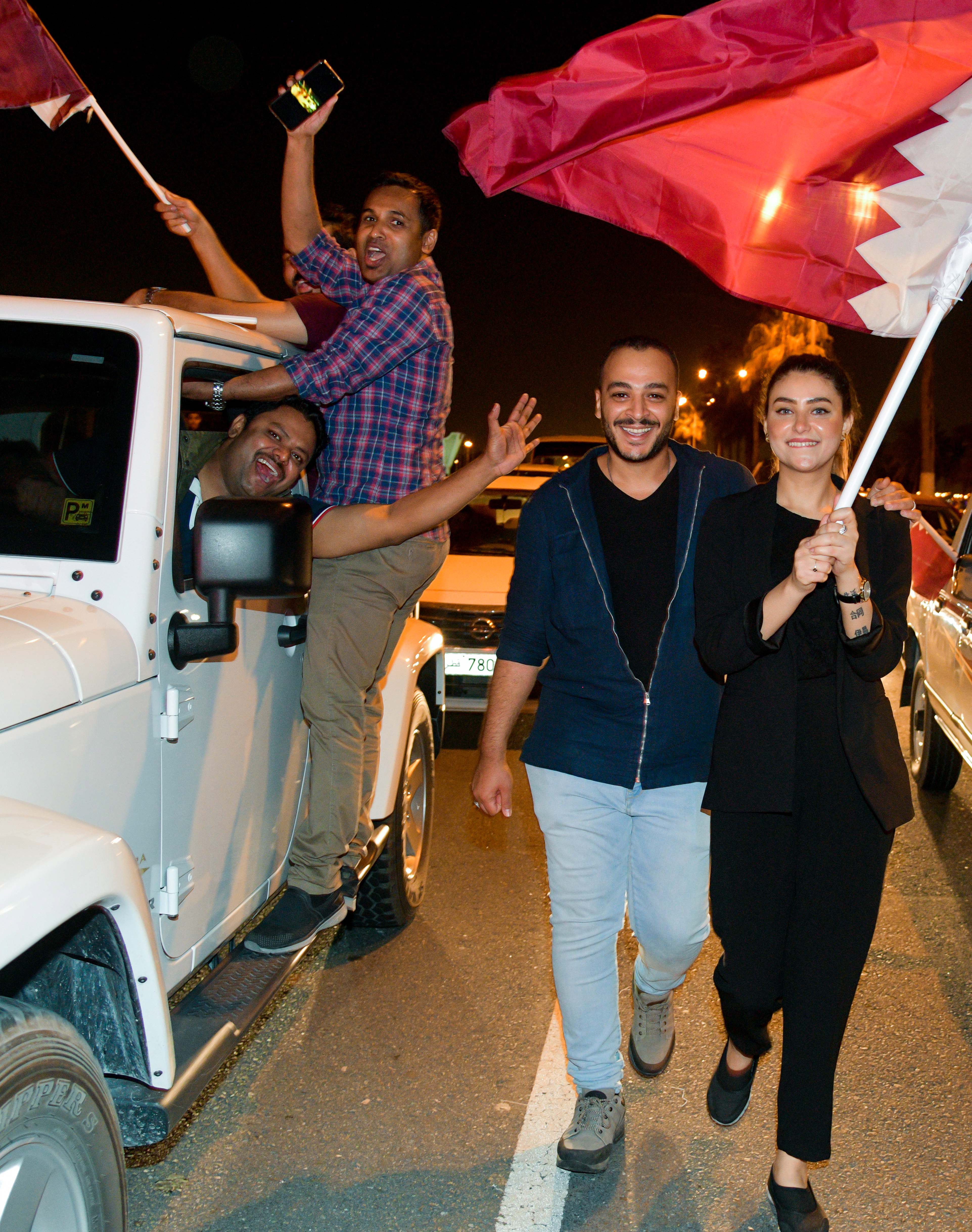 Suporterii naționalei de fotbal din Qatar au sărbătorit pe străzi câștigarea Cupei Asiei | GALERIE FOTO&VIDEO