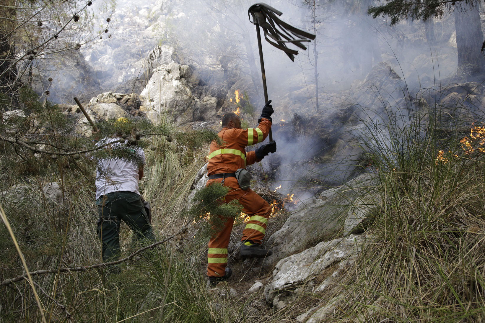 Cursele aeriene din Sicilia, perturbate din cauza incendiilor. Anunțul MAE pentru românii care au zboruri programate