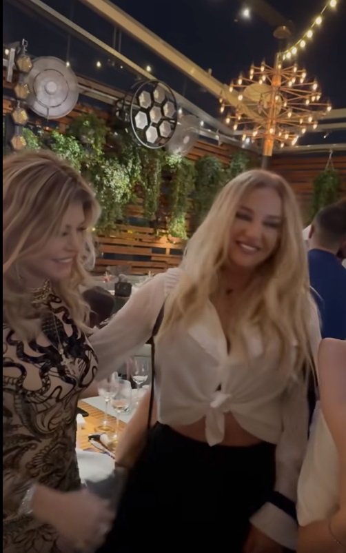 Loredana Groza, în brațele lui Ștefan Bănică jr la petrecerea-surpriză de ziua ei. Și Tania Budi, și Dan Bittman au sărbătorit-o pe cântăreață