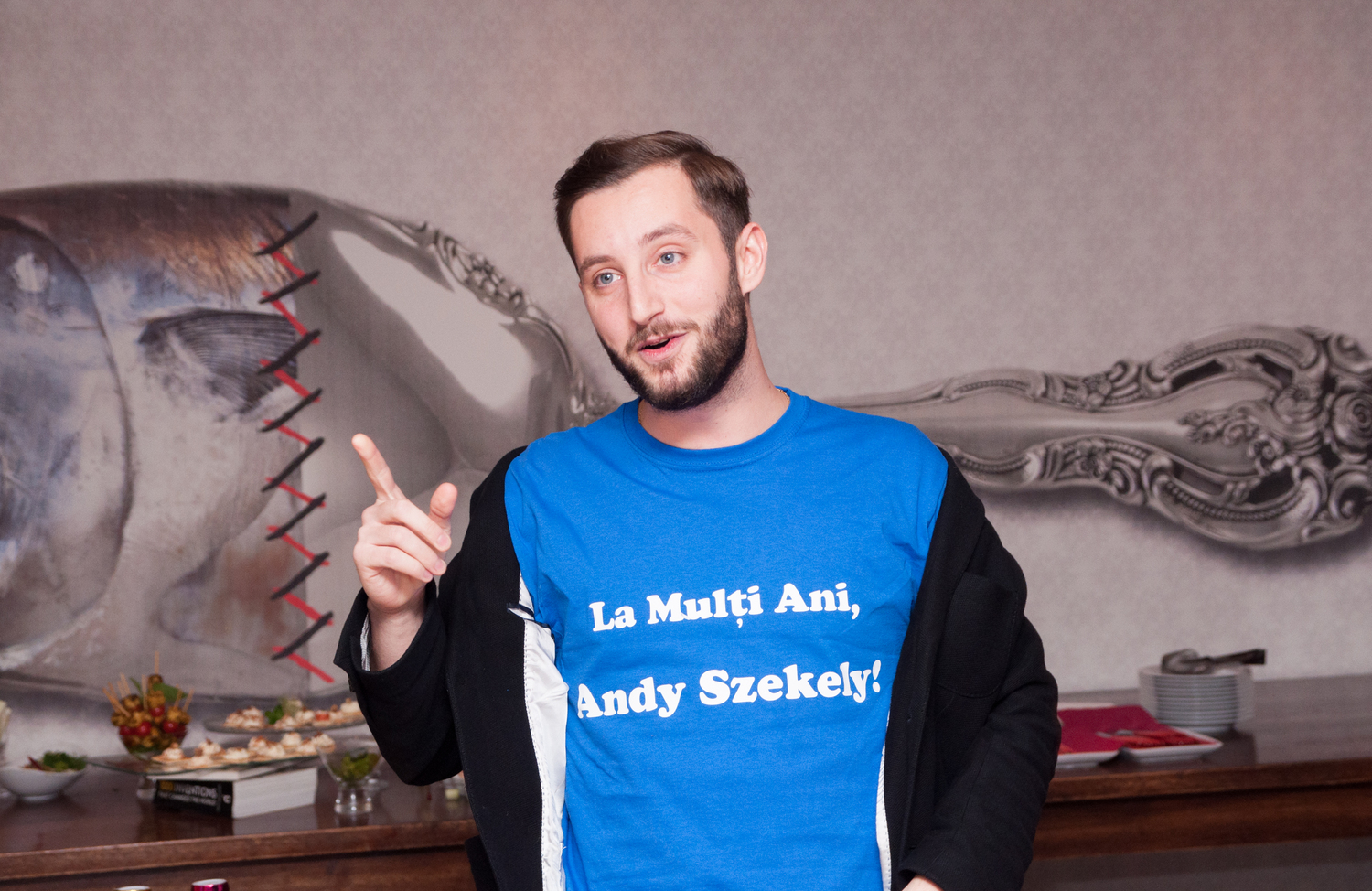 Andrei Gîrjob, tânărul care trăiește din magie și face un spectacol unic în România: „Se încheie cu tentativa de a depăși unul dintre recordurile lui David Copperfield”