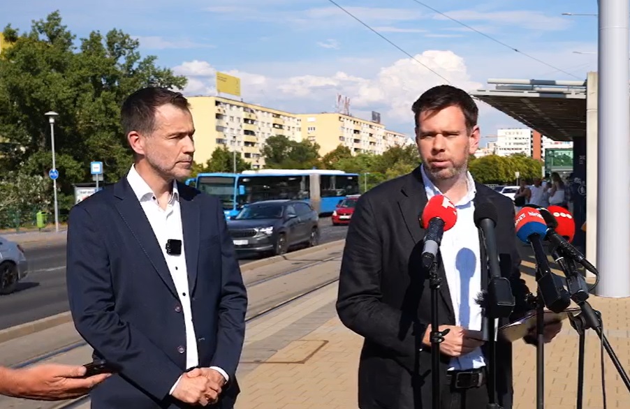 Így szólhat bele bárki az új KRESZ kialakításába – Vitézy Dávid az Árpád hídi halálos gázolás helyszínén ismertette a részleteket