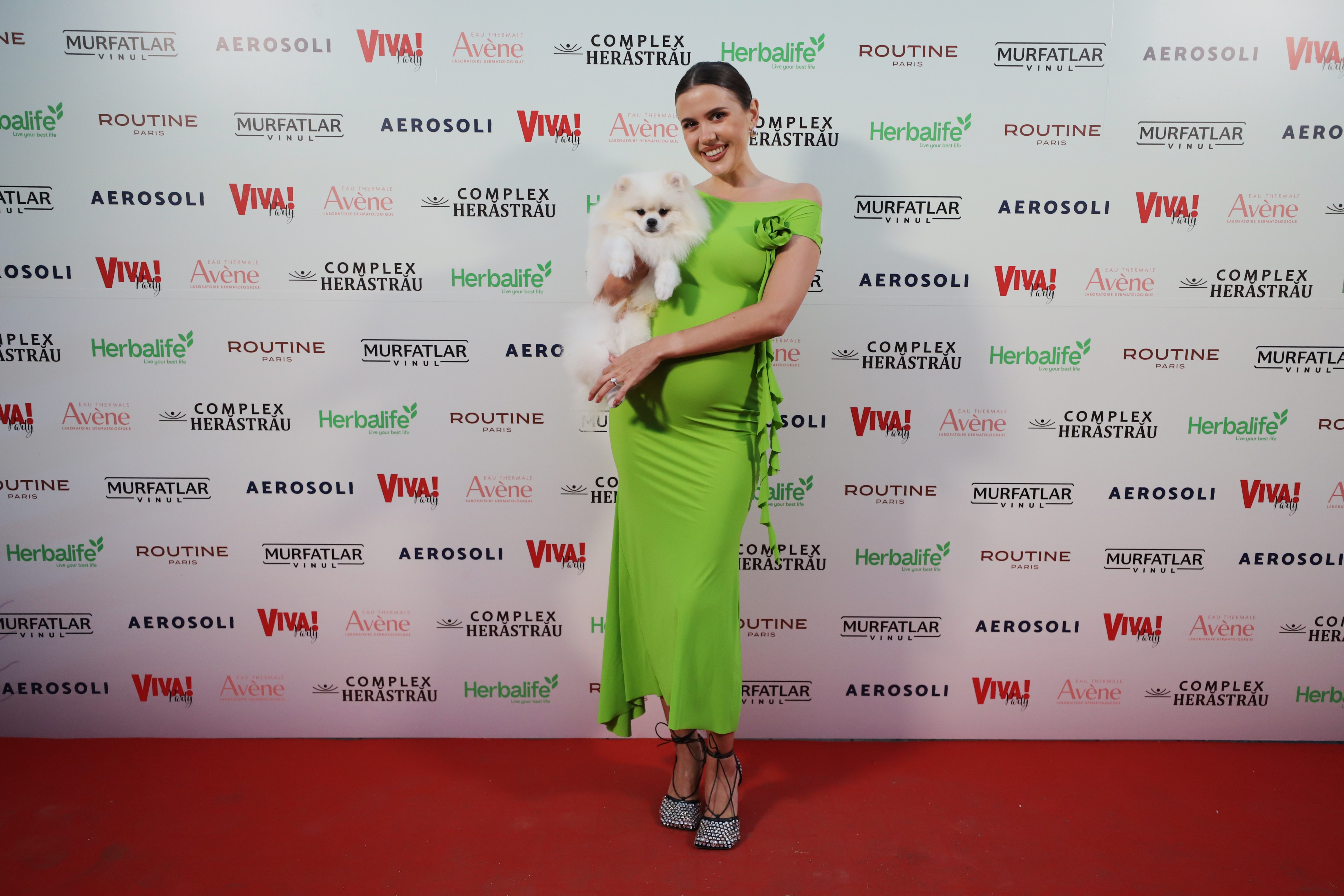 Vedetele însărcinate care și-au afișat mândre burtica la VIVA! Party 2025. Roxana Nemeș și Emily Burghelea au purtat rochii mulate