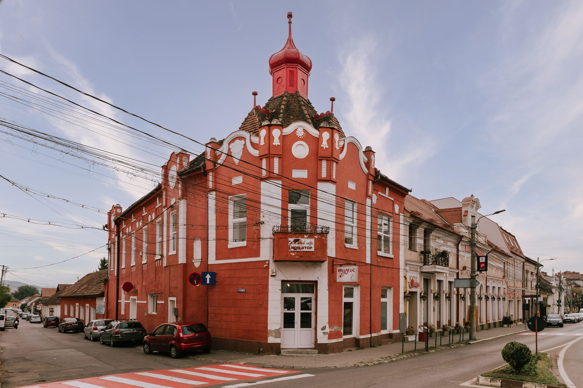 Palatul Elszeszer din Mureș, construit în urmă cu 160 de ani, este scos la vânzare. Care e prețul