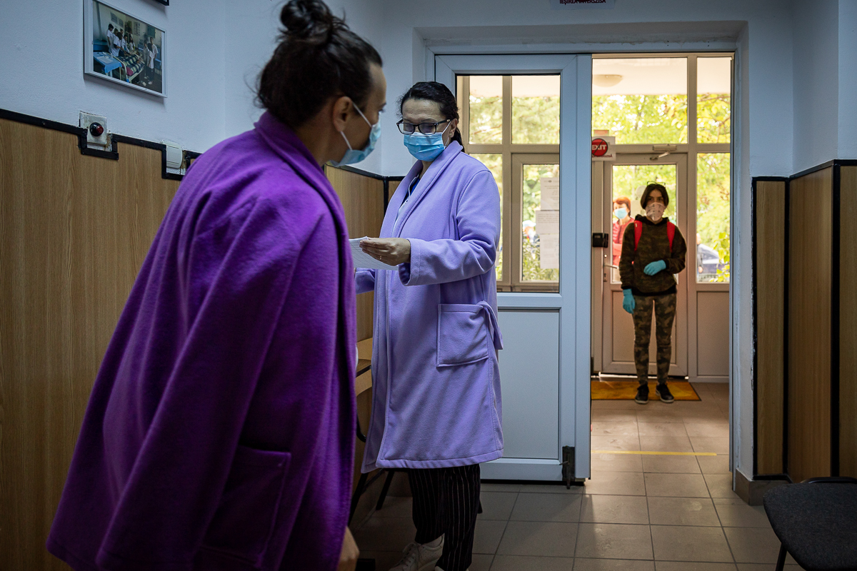 Cum a trăit o adolescentă de la sat redeschiderea școlii: “Mama muncește în Germania pentru mine și vreau să o fac mândră”