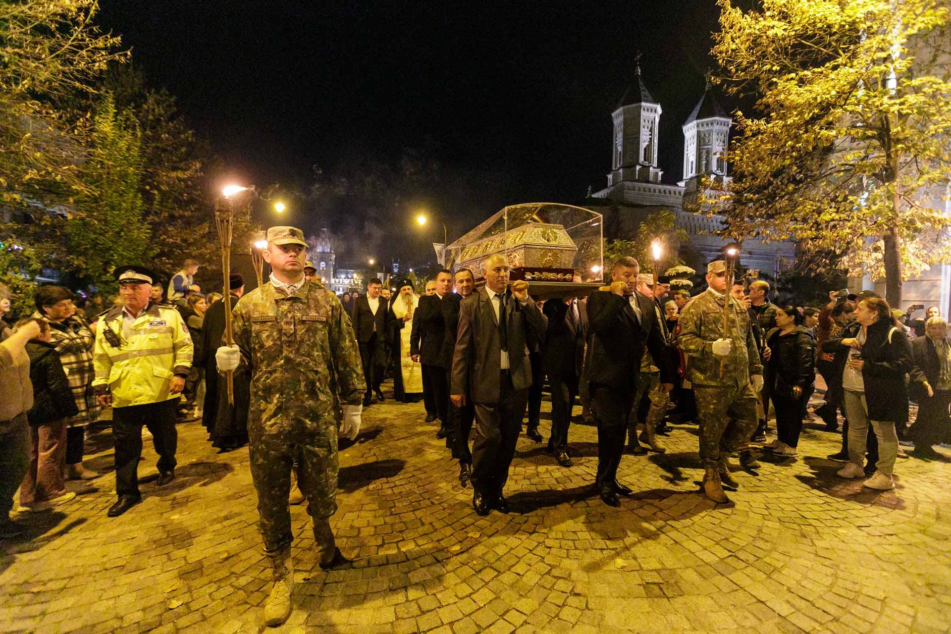 Record la pelerinajul de la Sfânta Parascheva din Iași: 40.000 de oameni în procesiune
