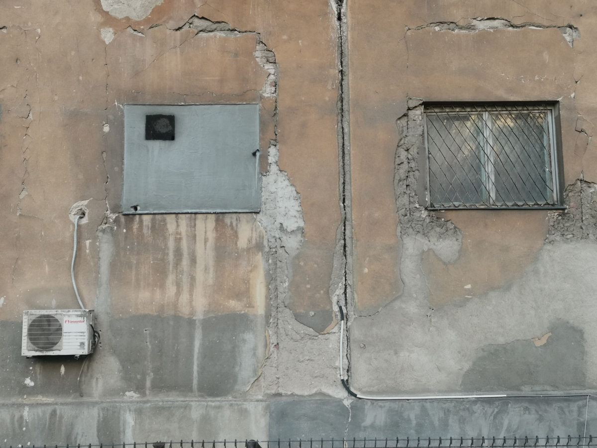 REPORTAJ. Viața în blocurile cu bulină roșie din București: unele au și 80% grad de ocupare