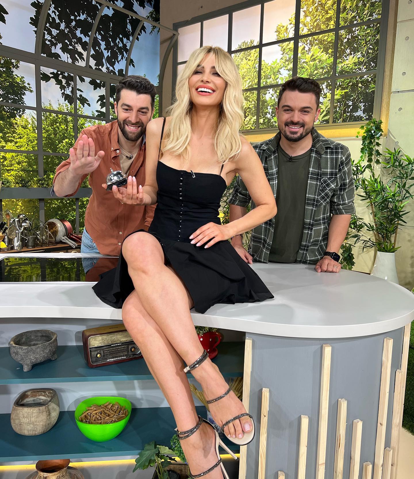 Ce spun Shurubel și Bogdan Ciudoiu despre colega lor, Lili Sandu. „Zici, «e Lili Sandu, vine cu niște arfe, n-are cum!».Cred că se și vede chestia asta”