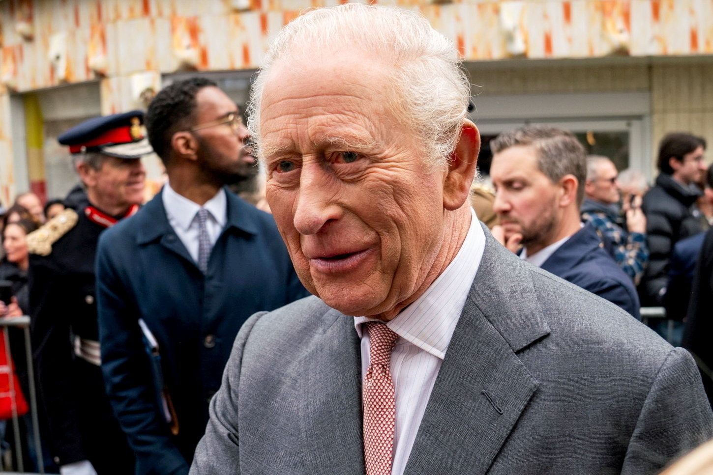 Amikor II. Erzsébet lekváros szendvicset adott Paddington Macinak: királyi beszéd a királynő 100 éves születésnapján – szívszorító videó