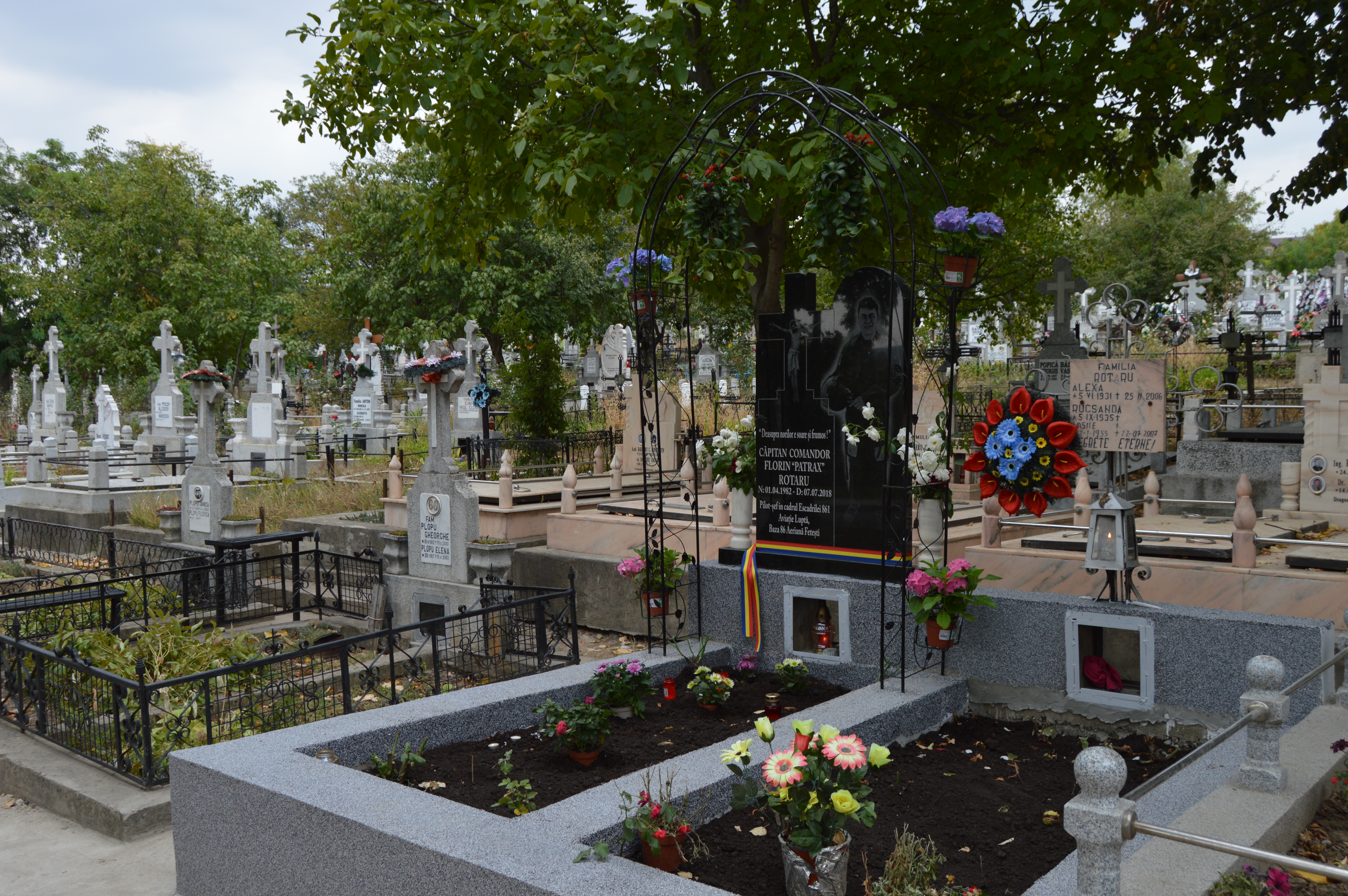 EXCLUSIV/ Drama bunicii pilotului-erou de la Fetești: "Merg de două-trei ori pe zi la cimitir. Hai, mamă, acasă!" - VIDEO&FOTO