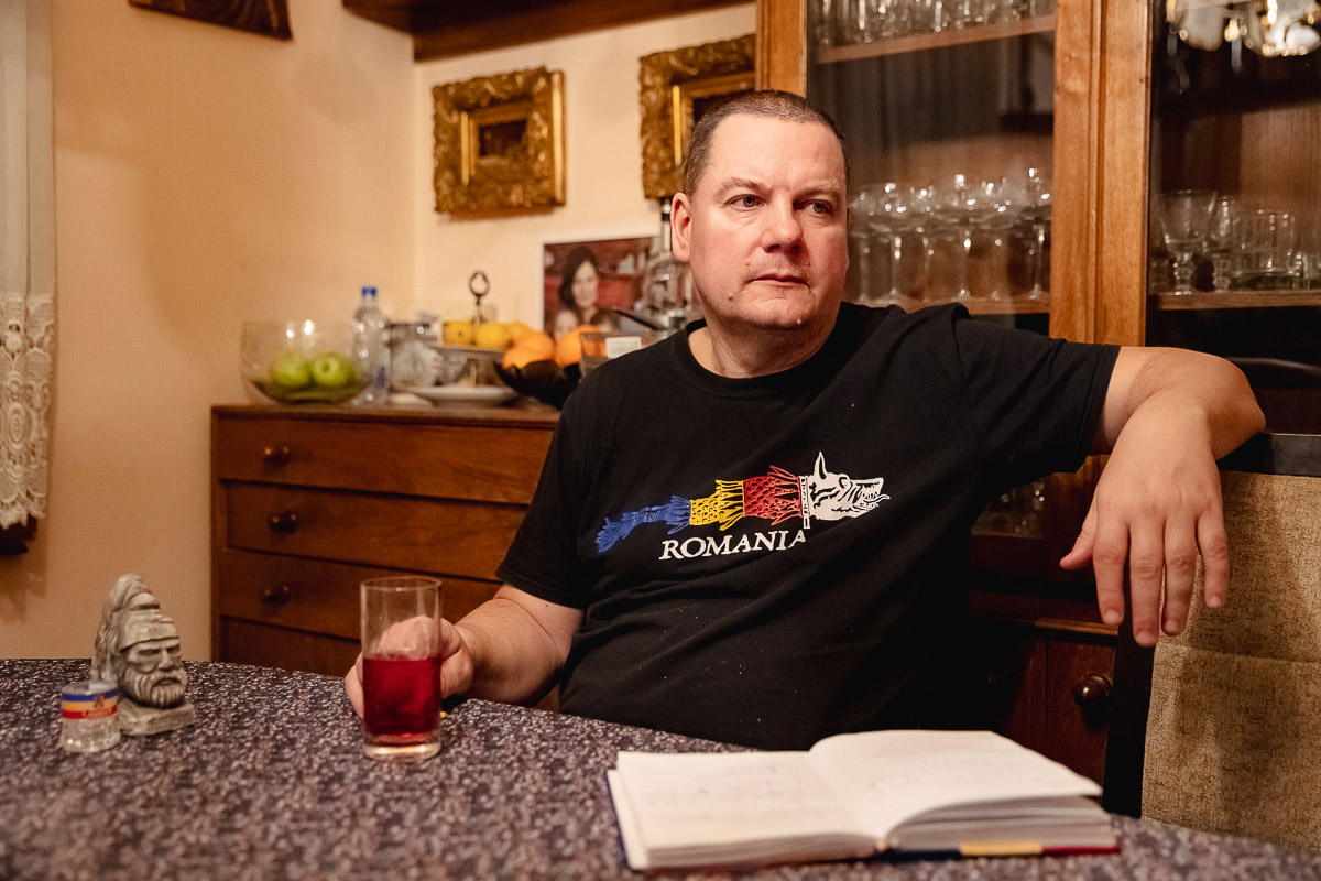 Ce crede un român din Belgrad despre politicienii din țară: „Ponta se sărută cu Vucic, dar nu zice de românii de aici, Simion s-a folosit de noi!” | VIDEO