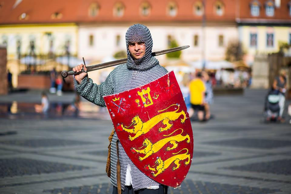 Atmosferă de poveste la Festivalul Medieval din Sibiu 2017. Cavaleri, domnițe și rock medieval în Piața Mare
