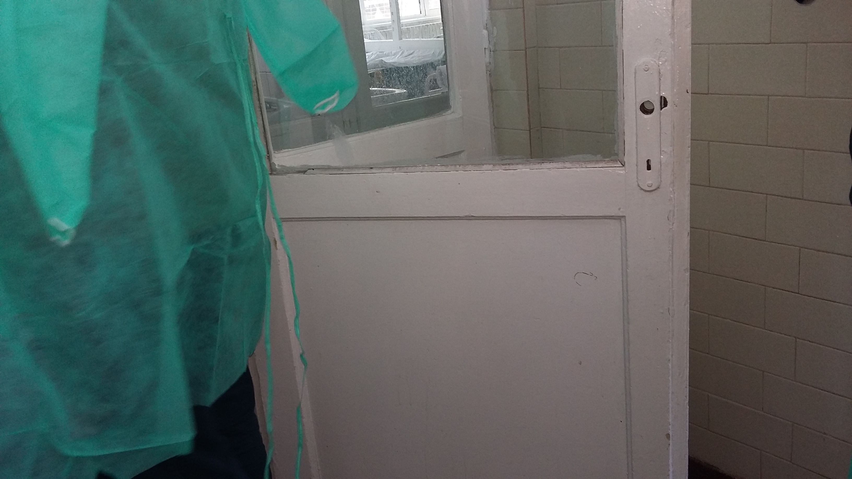 Saloane fără apă caldă, cu igrasie și toalete murdare în spitalul din Tecuci FOTO&VIDEO