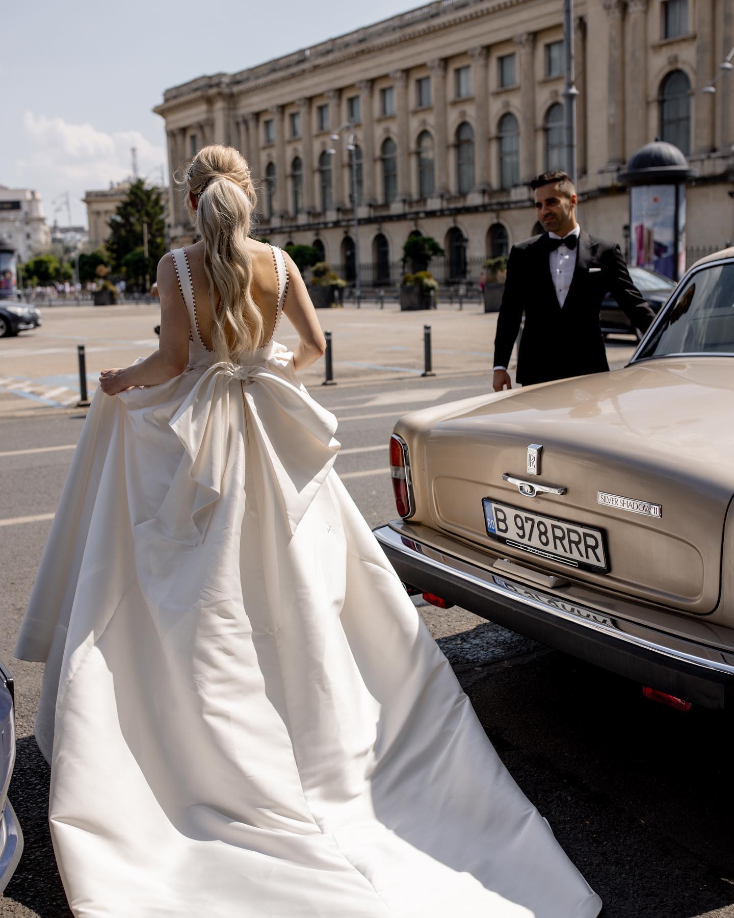 Sandra Izbașa s-a căsătorit religios cu Răzvan Bănică. Mireasa a avut un buchet de mireasă atipic, iar mirele a cântat la nuntă