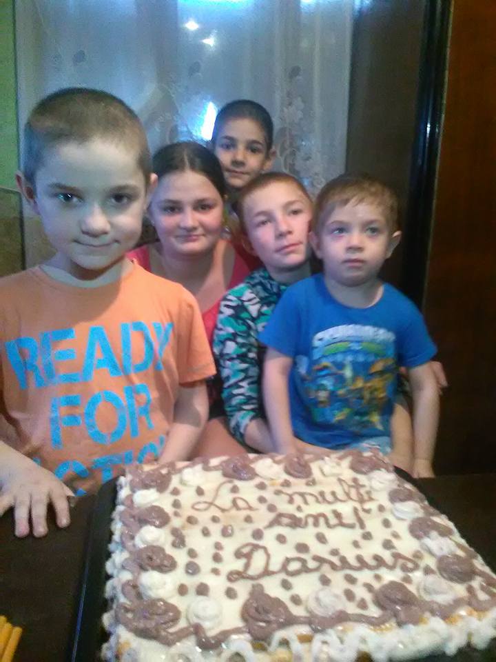 ROMÂNI AI NIMĂNUI. Familie cu nouă copii, lăsată fără alocație de primar. Edilul ia într-o lună cât li se cuvine lor într-un an! - VIDEO