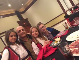 FOTO | O mamă a trei copii născuți în America a fost deportată în Albania fără a i se permite să-și ia rămas bun de la familie