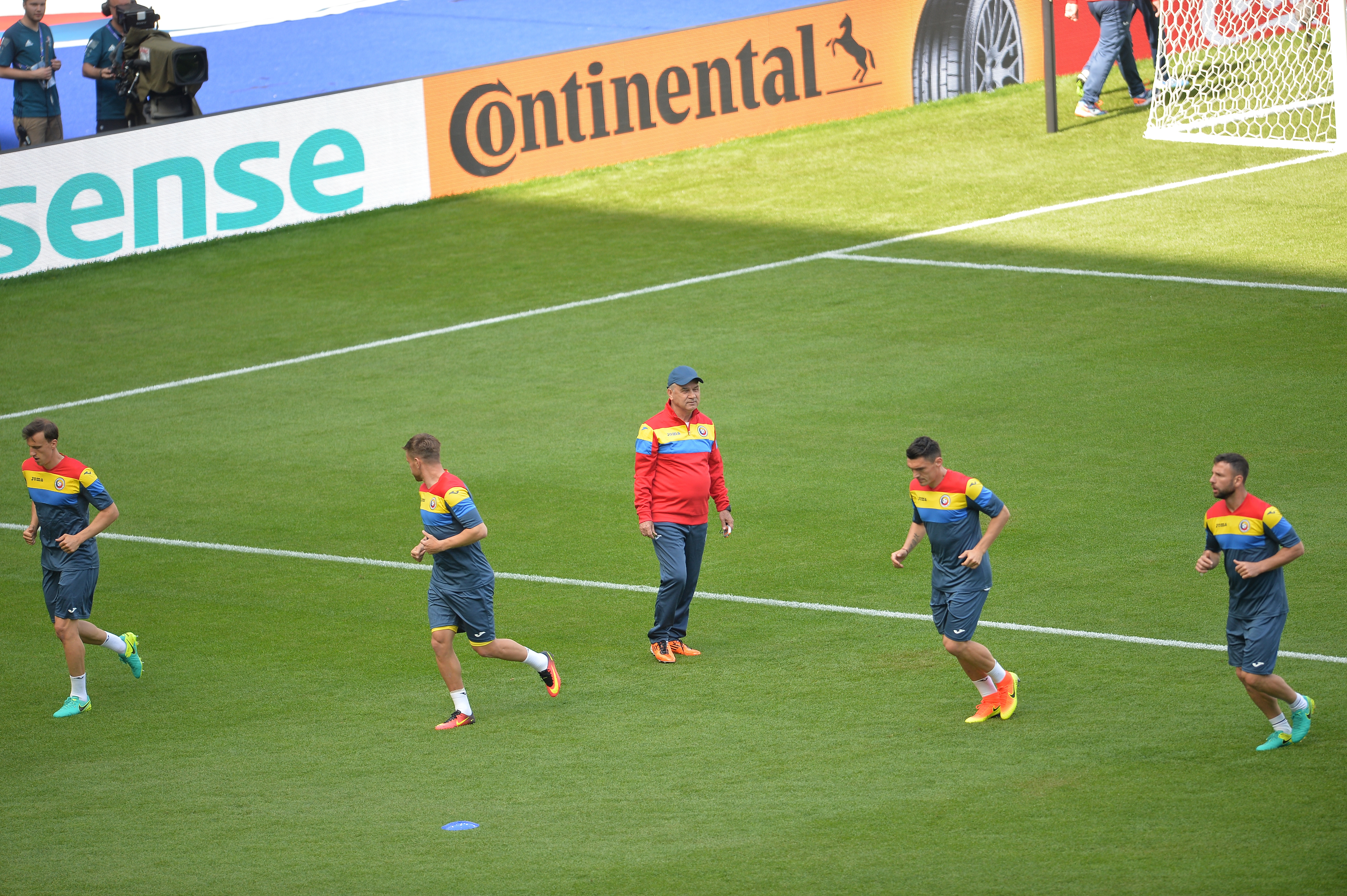 Euro 2016. Tricolorii au efectuat antrenamentul oficial pe Stade de France, ultimul înaintea meciului cu ”Les Bleus” (vineri, ora 22:00). Zâmbete și uimire / GALERIE FOTO și VIDEO