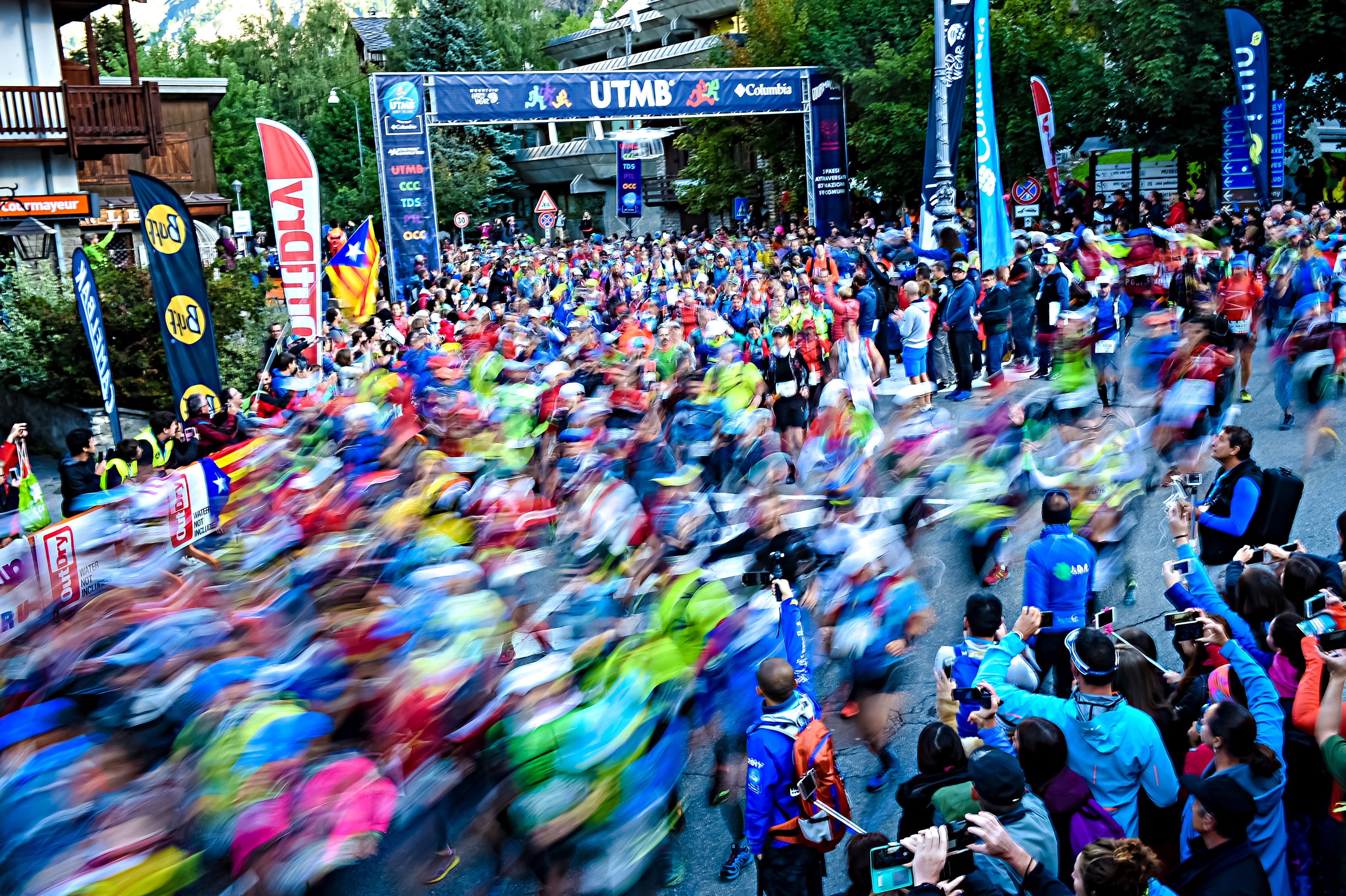 Am stat cu ochii pe Ultra Trail du Mont Blanc. Așa arată Golgota. Galerie foto spectaculoasă