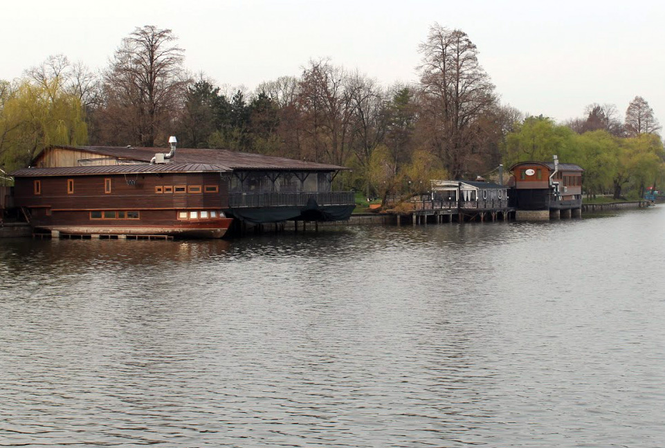 Bâlciul Herăstrău. Cel mai mare parc din București are 43 de cârciumi pe 110 hectare. În Paris, Bois de Boulogne se întinde pe 845 de hectare și are 2 cafenele şi 2 restaurante