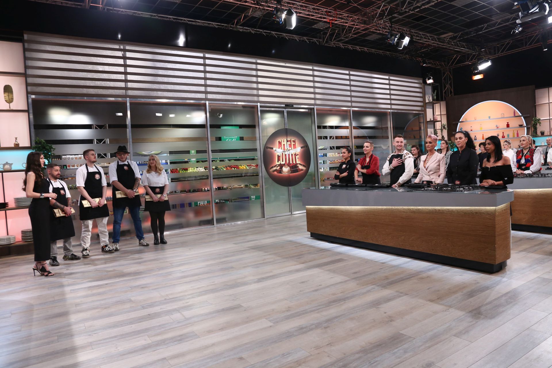 Echipele de la „Chefi la cuțite”, sezonul 13. Ei sunt concurenții aleși de cei patru jurați, care sunt pregătiți de primele dueluri