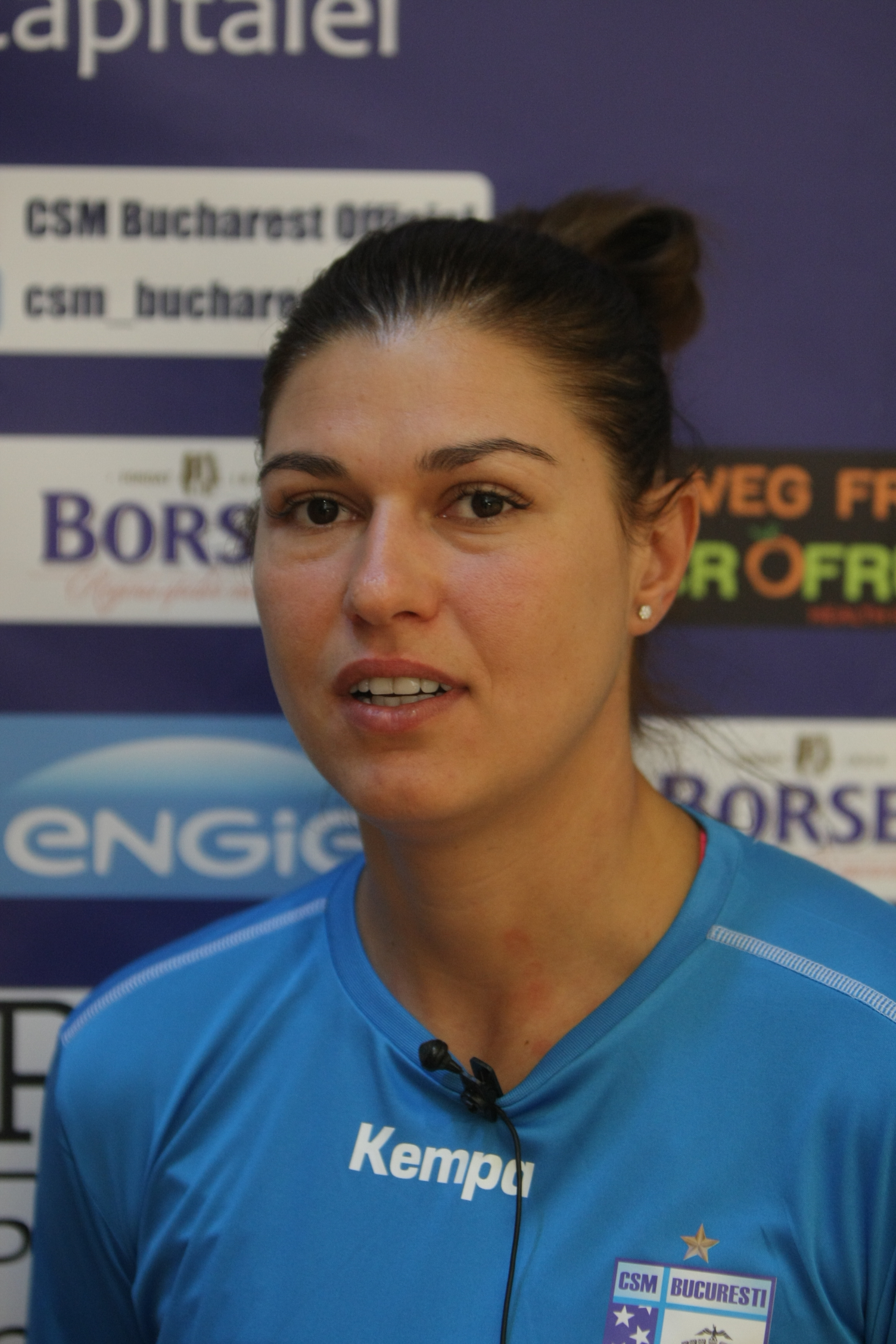 Oana Manea, pivotul echipei CSM București: ”Vreau copil”! Ce spune despre Vasile Șiman, cel care i-a batjocorit tatăl / GALERIE FOTO & VIDEO