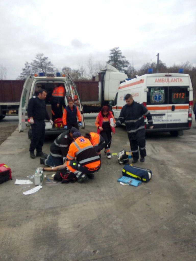 Trei bărbați au murit după ce s-au intoxicat într-o cisternă de bere pe care voiau să o curețe. Tragedia s-a petrecut într-o spălătorie din Caraș-Severin| FOTO